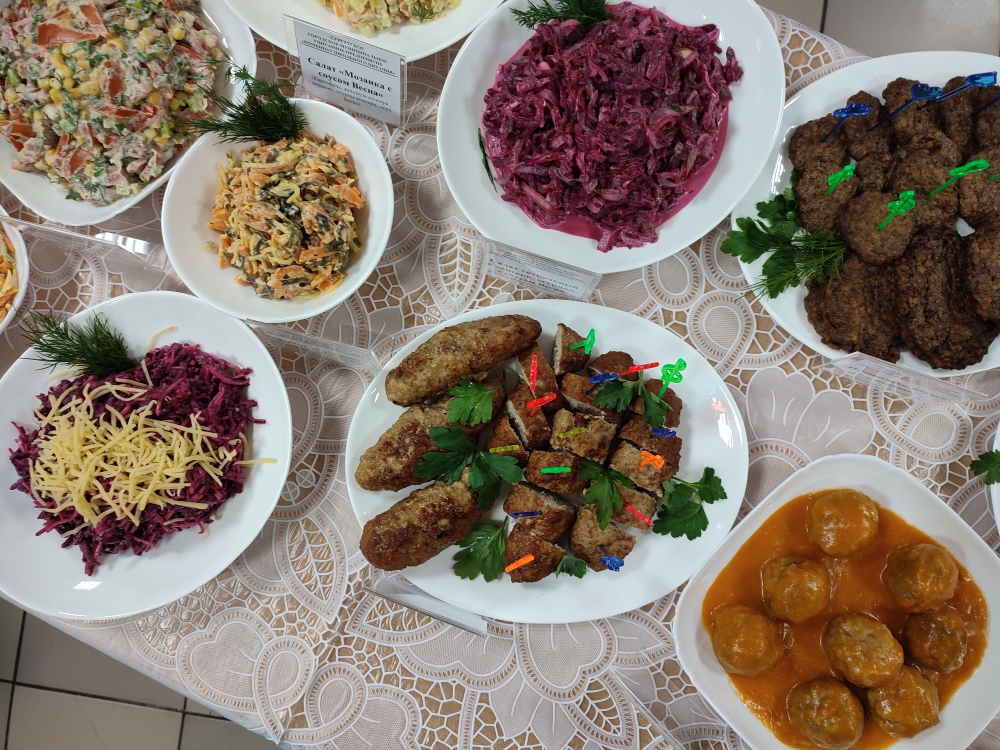Дегустация блюд весеннего школьного меню в МБОУ СОШ № 44.