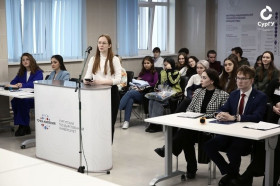 Накануне Дня Конституции учащиеся Сургутской технологической школы стали участниками модельного заседания Конституционного Суда РФ.
