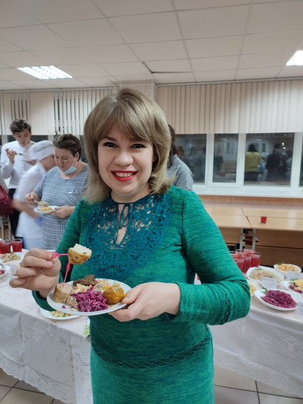 Дегустация блюд весеннего школьного меню в МБОУ СОШ № 44.