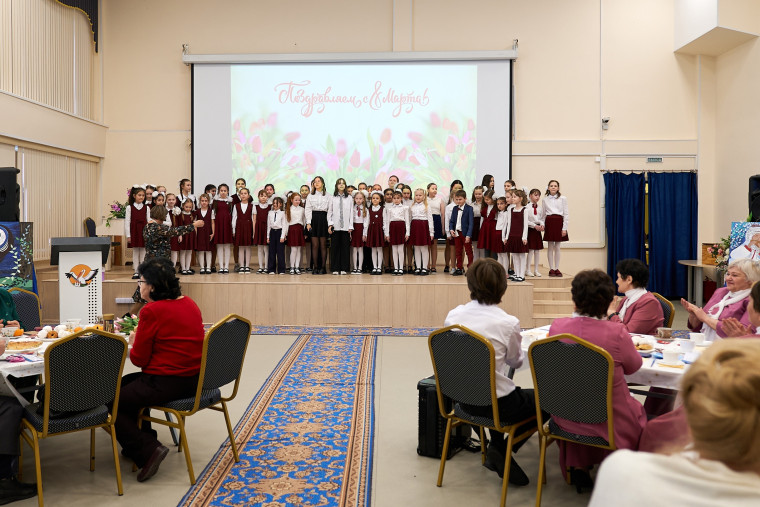 В преддверии чудесного весеннего праздника, Дня 8 Марта, Сургутская технологическая школа организовала теплое и сердечное поздравление ветеранов педагогического труда.